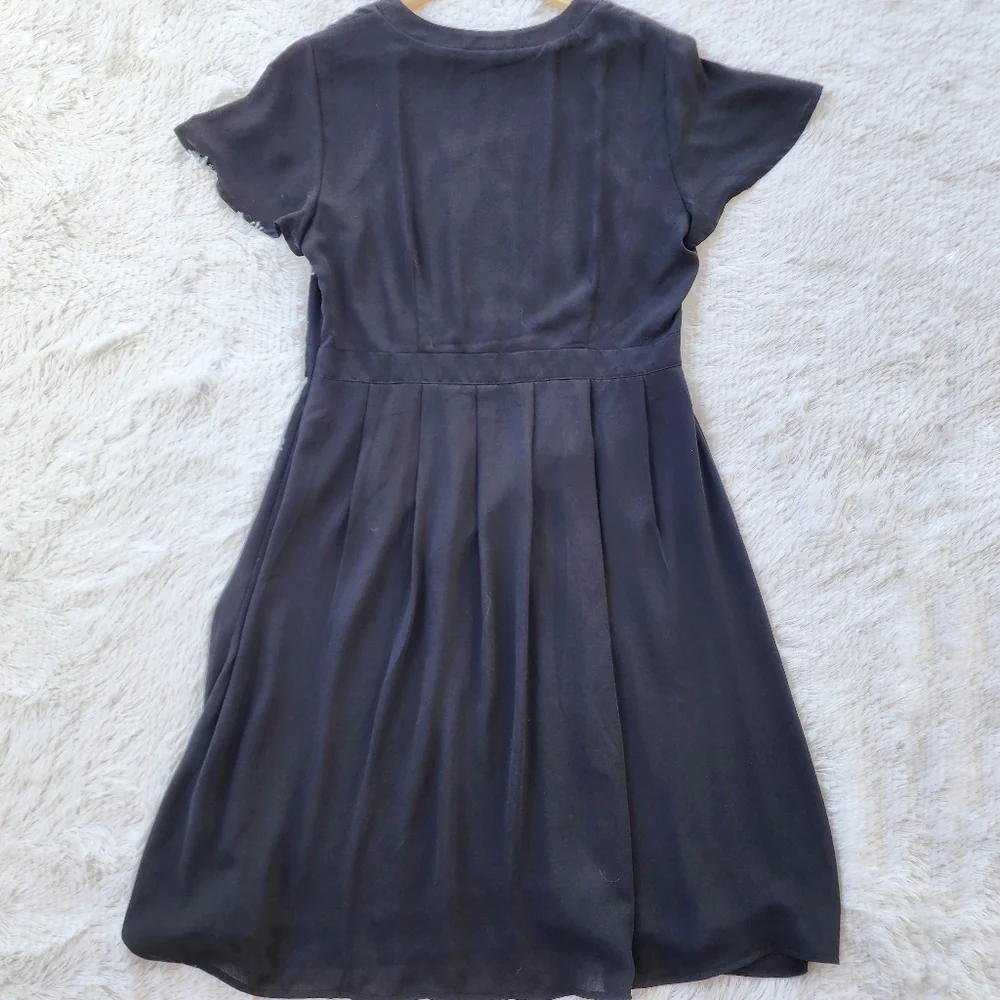 DE Collection Black V-neck Pleated Midi Dress‎